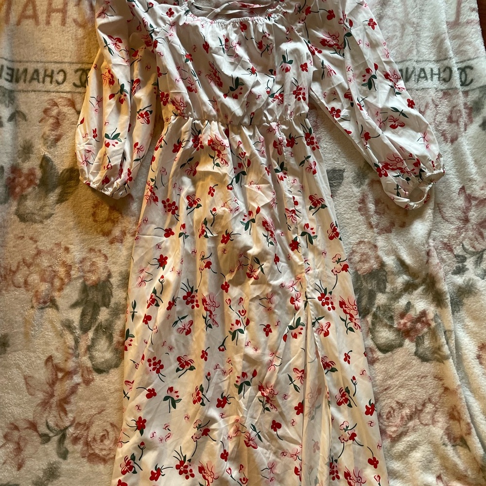 Chic Floral Maxi Dress in White and Red